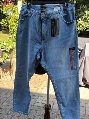 Lee Women’s Light Blue Slim Straight Jeans 20W petite